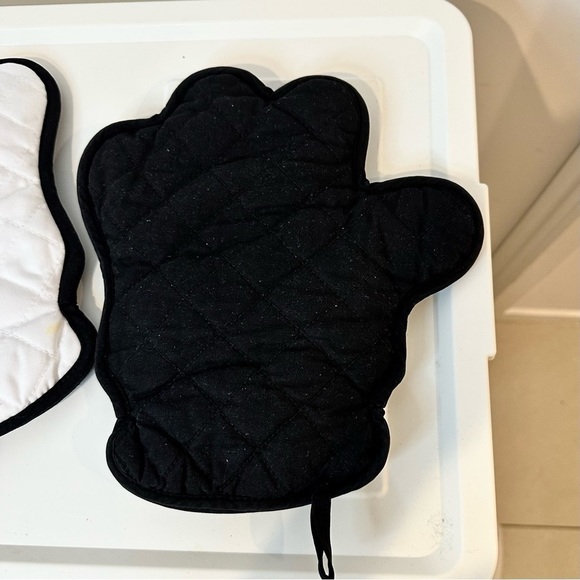Disney Mickey Mouse oven mitts hands paws home kitchen cartoon fun tv Disneyland - Picture 4 of 5